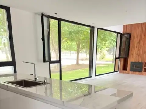 Casa 4 ambientes con 4 baños