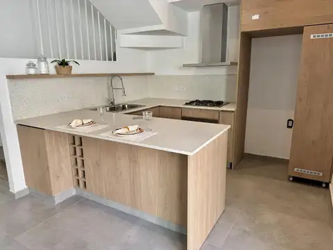 Venta casa de pasillo en Centro a estrenar 3 dormitorios patio y terraza proximo a oroño