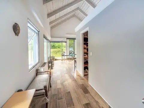 Casa en Alquiler con 2 cocheras