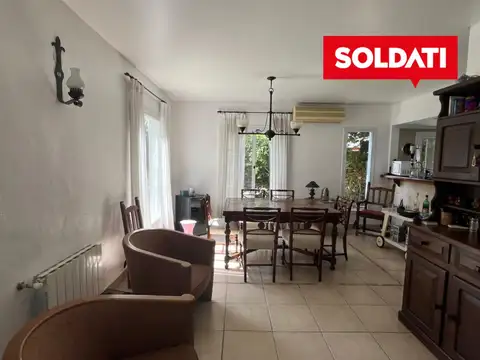 Casa en Venta con 2 cocheras