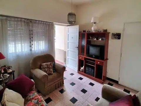 CASA EN VENTA 5 AMBIENTES CENTRO LUJAN