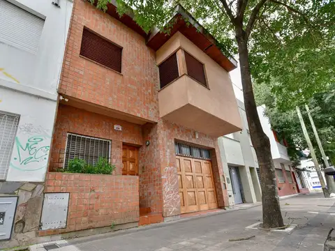 CASA EN VENTA LA PLATA 3 DORMITORIOS CON LOTE