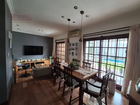 Casa en Venta con 2 cocheras
