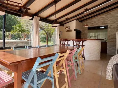 Gran chacra con dos casas y piscina climatizada