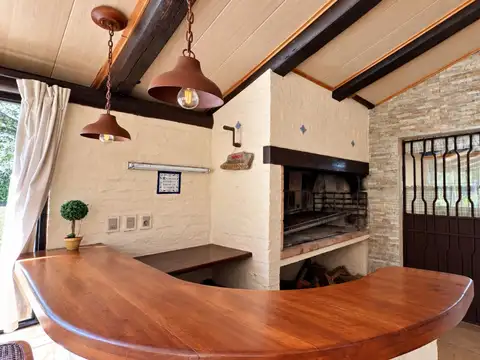 Gran chacra con dos casas y piscina climatizada
