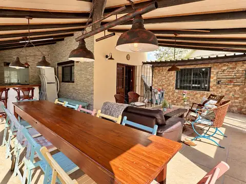 Gran chacra con dos casas y piscina climatizada