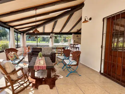 Gran chacra con dos casas y piscina climatizada