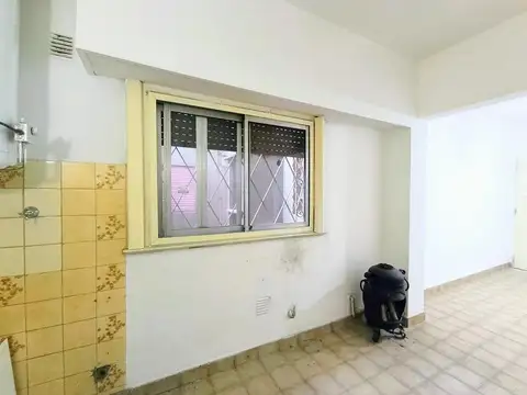 DEPARTAMENTO 2 AMBIENTES PLANTA BAJA. MUY BUENA UBICACION
