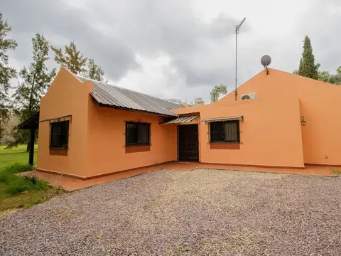 VENTA CHACRA CON CASA DE 4 AMB Y JACUZZI EN PILAR