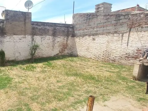 Casa 6 ambientes con 1 baño