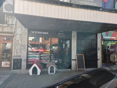 Local sobre calle 8 y 55 - 100 metros -