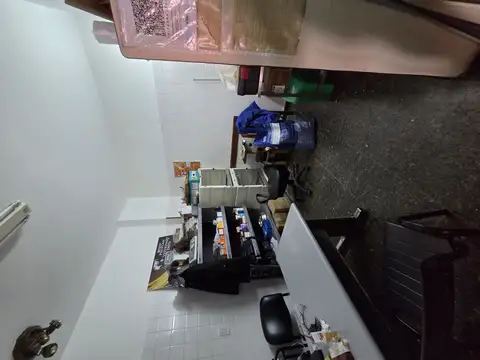 Local sobre calle 8 y 55 - 100 metros -