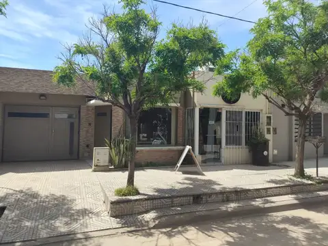 VENTA CASA 3 DORMITORIOS MAS SALON COMERCIAL.