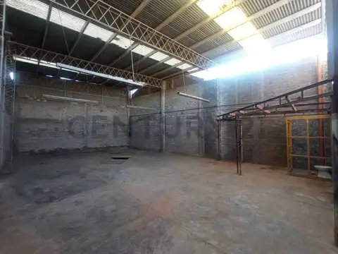 Alquiler de galpón comercial en calle Paraná de Godoy Cruz