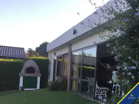 Casa 3 ambientes con 2 baños