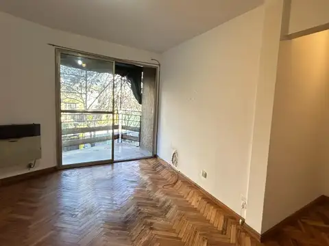 DEPARTAMENTO 2 AMB. FRENTE 2 ° PISO X ESCALERA C/ BALCON