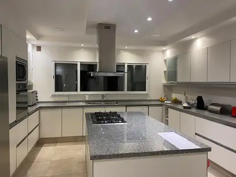 Casa en Alquiler en San Lorenzo, USD 4.500