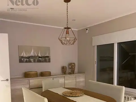 Casa en Alquiler con 2 cocheras