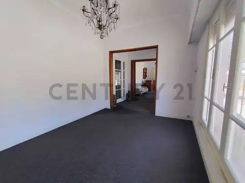 VENTA CASA 4 AMBIENTES  MORON CENTRO APTO PROFESIONAL/ IDEAL EMPRENDIMIENTO