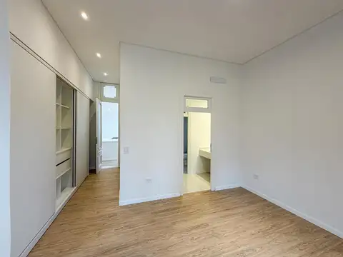 Casona en planta alta con 3 dormitorios, comodín y terraza