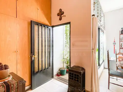 Jose Marmol al 1700, entre Chacabuco y Caseros