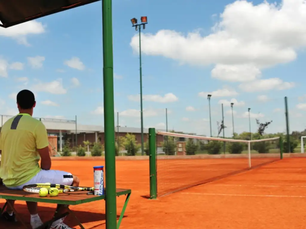 Actividades deportivas futbol, tenis en Valdevez