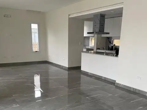 Casa 4 ambientes con 4 baños