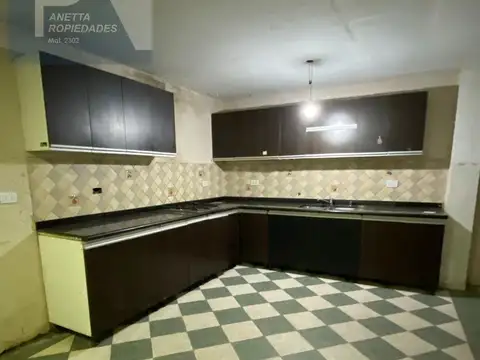 Casa 4 ambientes con 1 baño