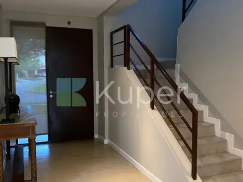 Casa en Alquiler en Ayres Plaza, USD 5.000