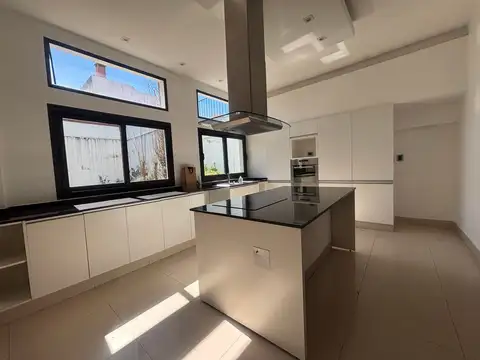 Casa en Alquiler 16 años