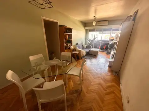 AMPLIO DEPARTAMENTO 4 AMBIENTES CON DEPENDENCIA DE SERVICIO AL FRENTE CON BALCON CORRIDO - APTO PROFESIONAL
