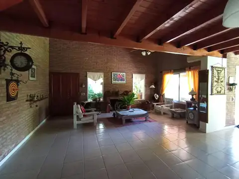Casa en Venta con 3 cocheras