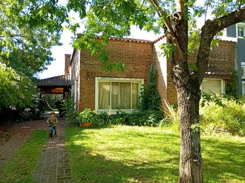 Venta de casa en Barrio Los Alamos