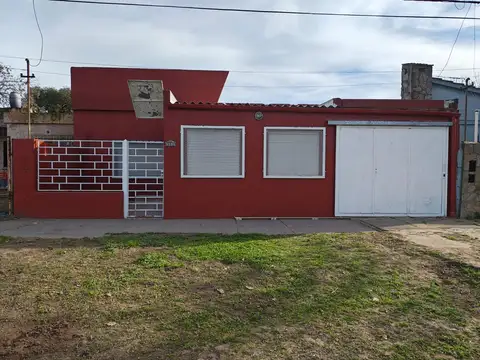 VENTA CASA 4 DORMITORIOS A REFACCIONAR - BAIGORRIA
