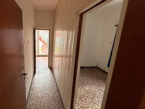 Casa 6 ambientes con 1 baño