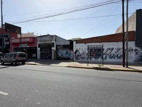 ALQUILER GALPÓN + LOCALES DE 907m² Av. H.Yrigoyen 