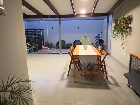 Casa de 3 dormitorios 2 baños Psje. Uriburu