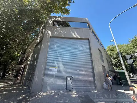 DEPOSITO - LOCAL FLORES sobre Av AVELLANEDA - COMERCIAL   de 130mts en OCHAVA - FLORESTA - ALQUILER