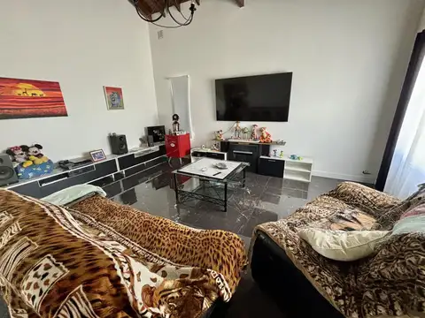 VENTA CASA SAN SEBASTIAN AREA 2 - 4 AMBIENTES