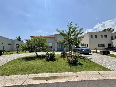 VENTA CASA SAN SEBASTIAN AREA 2 - 4 AMBIENTES