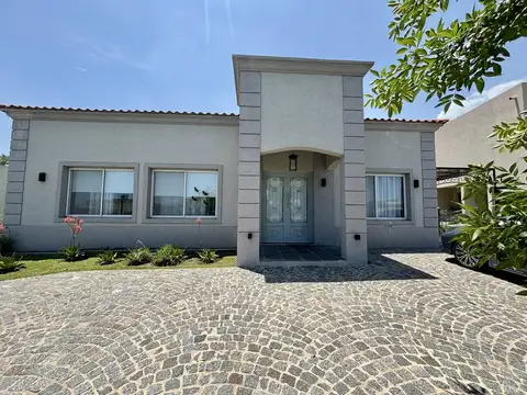 Casa 4 ambientes con 3 baños