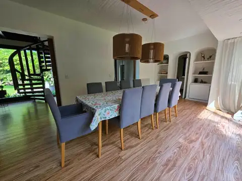 Casa en Alquiler Temporal con 3 cocheras