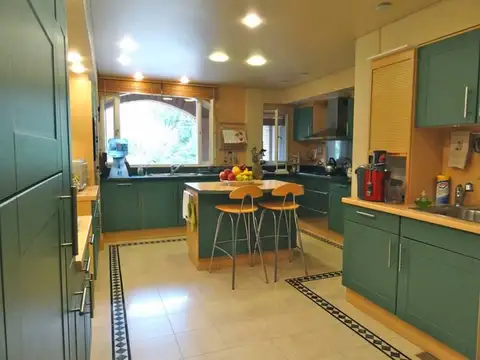 Casa 5 ambientes con 4 baños
