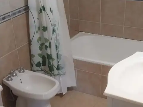 Monoambiente apto profesional frente a la plaza de Caseros