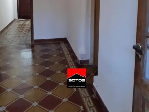Casa 5 ambientes con 1 baño
