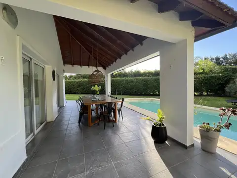 Casa 6 ambientes con 4 baños