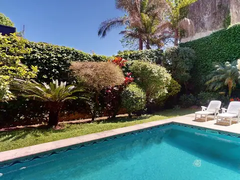 Venta casa 5 amb jardín pileta cochera. Colegiales