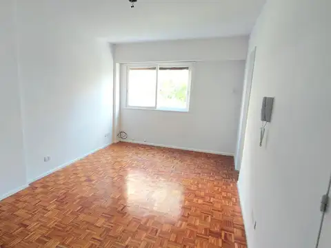 Monoambiente al frente en Barrio Norte