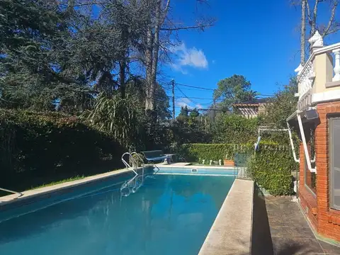 Casa en Venta con 3 cocheras
