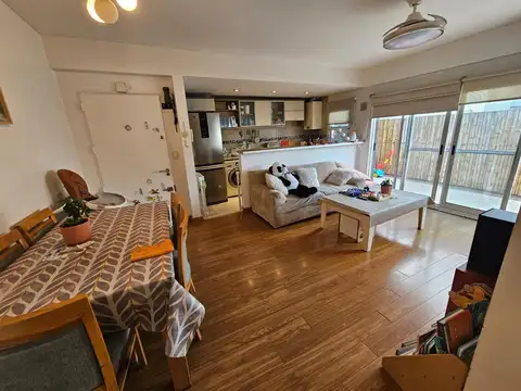 Venta 2 Ambientes con Gran Balcón, Parrilla Propia y Cochera